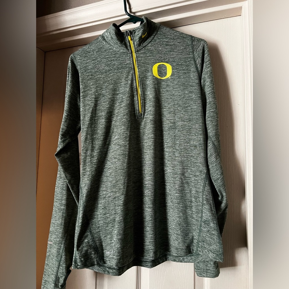 Like new Nike Oregon 1/4 zip pullover!